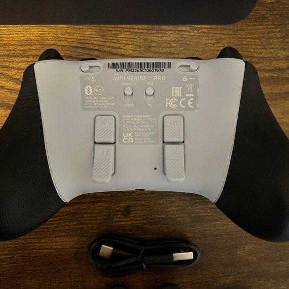 Razor Wolvrine Pro V2 Controller for Ps5 and PC - Picture 2 of 5